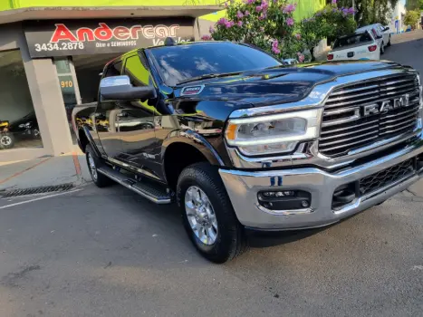 RAM 3500 6.7 I6 LARAMIE NIGHT EDITION CABINE DUPLA 4X4 TURBO DIESEL AUTOMTICO, Foto 4
