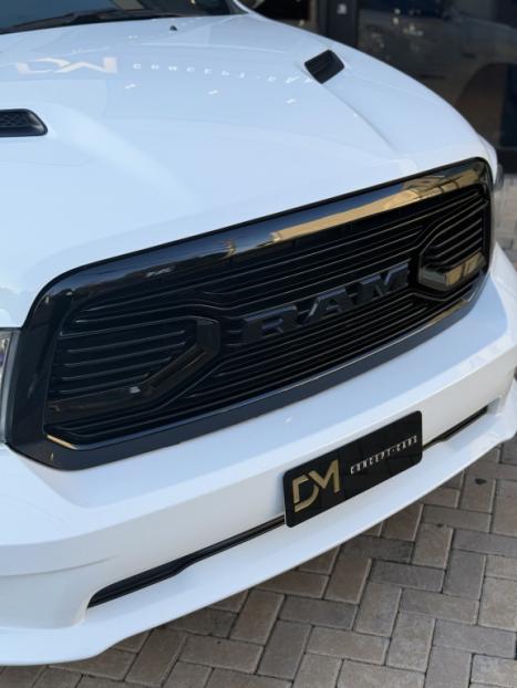 RAM Classic 5.7 V8 32V 4P HEMI LARAMIE NIGHT EDITION AUTOMTICO, Foto 2