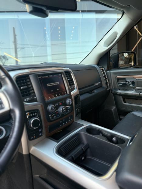 RAM Classic 5.7 V8 32V 4P HEMI LARAMIE NIGHT EDITION AUTOMTICO, Foto 4