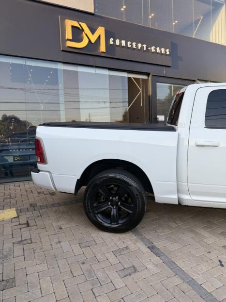 RAM Classic 5.7 V8 32V 4P HEMI LARAMIE NIGHT EDITION AUTOMTICO, Foto 6