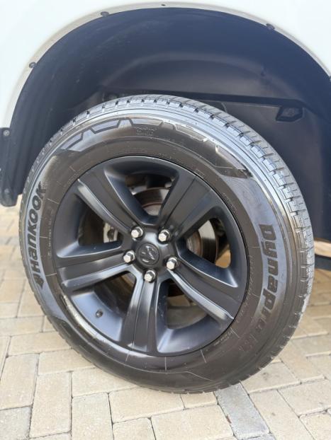 RAM Classic 5.7 V8 32V 4P HEMI LARAMIE NIGHT EDITION AUTOMTICO, Foto 8