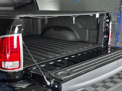 RAM Classic 5.7 V8 32V 4P HEMI LARAMIE NIGHT EDITION AUTOMTICO, Foto 6