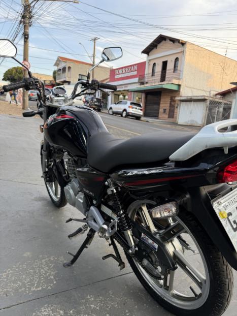 SUZUKI GSR 150 I, Foto 5
