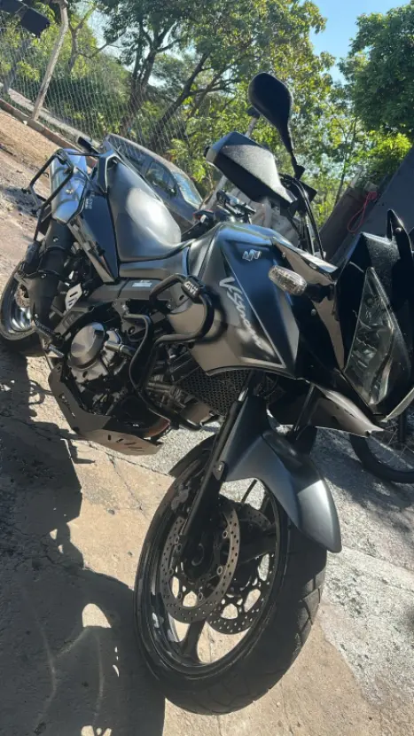 SUZUKI V-Strom DL 650 , Foto 3