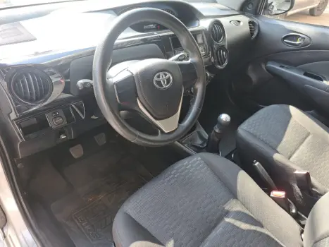 TOYOTA Etios Hatch 1.3 16V 4P FLEX X, Foto 6