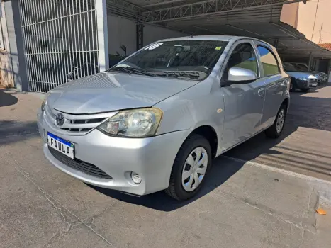 TOYOTA Etios Hatch 1.3 16V 4P FLEX X, Foto 2