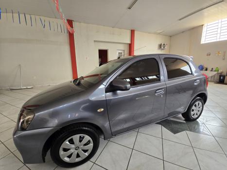 TOYOTA Etios Hatch 1.3 16V 4P FLEX X, Foto 2