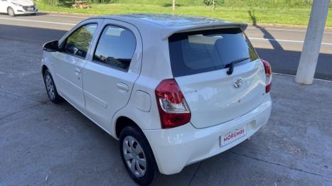 TOYOTA Etios Hatch 1.3 16V 4P FLEX X, Foto 4