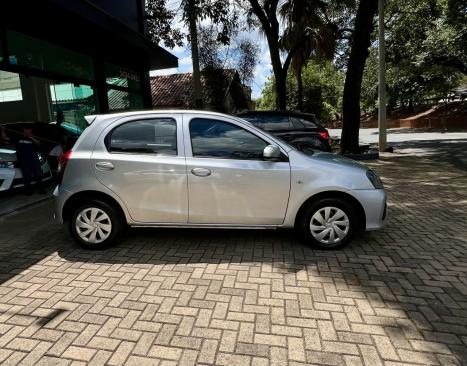 TOYOTA Etios Hatch 1.3 16V 4P FLEX X AUTOMTICO, Foto 3