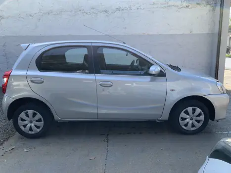 TOYOTA Etios Hatch 1.3 16V 4P FLEX X, Foto 6