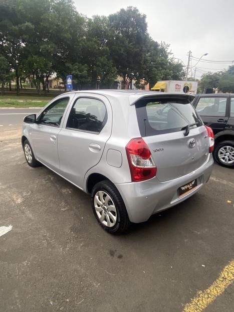 TOYOTA Etios Hatch 1.3 16V 4P FLEX X, Foto 4