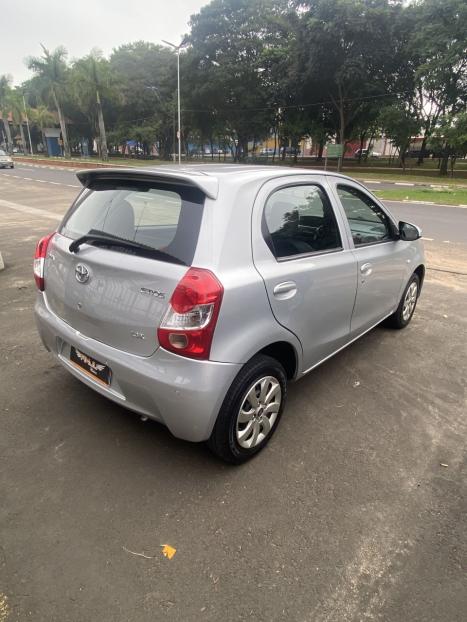 TOYOTA Etios Hatch 1.3 16V 4P FLEX X, Foto 5