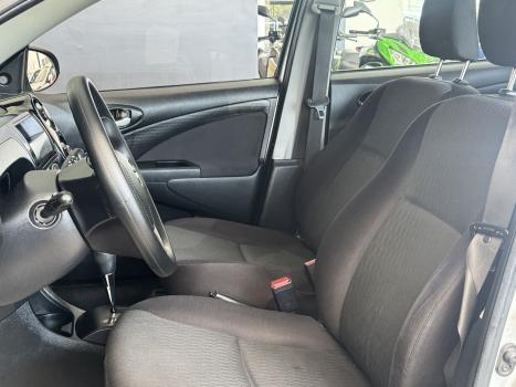 TOYOTA Etios Hatch 1.3 16V 4P FLEX X AUTOMTICO, Foto 8