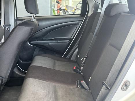 TOYOTA Etios Hatch 1.3 16V 4P FLEX X AUTOMTICO, Foto 9