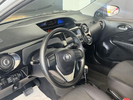 TOYOTA Etios Hatch 1.3 16V 4P FLEX X AUTOMTICO, Foto 11