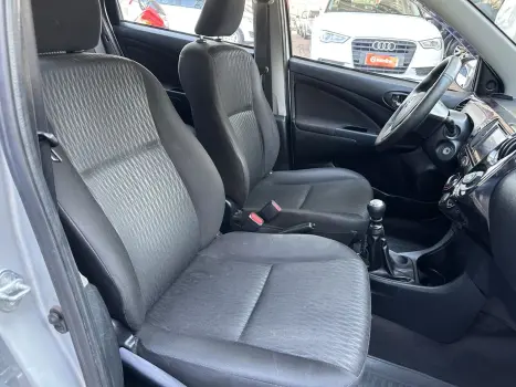 TOYOTA Etios Hatch 1.3 16V 4P FLEX X, Foto 8