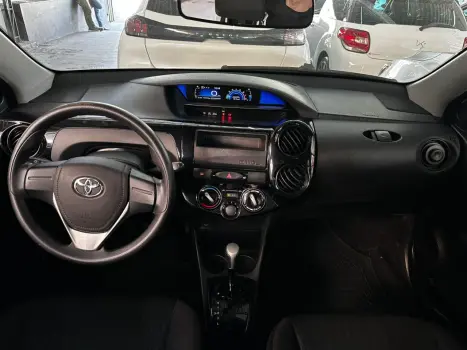 TOYOTA Etios Hatch 1.3 16V 4P FLEX X AUTOMTICO, Foto 7