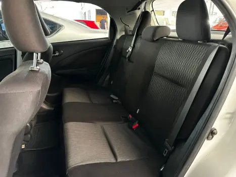TOYOTA Etios Hatch 1.3 16V 4P FLEX X AUTOMTICO, Foto 12