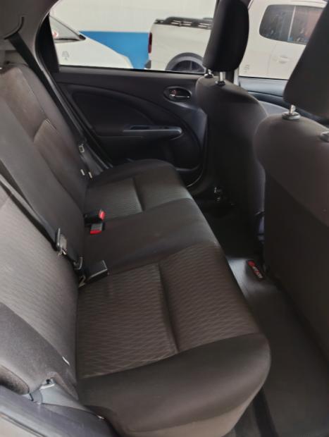 TOYOTA Etios Hatch 1.3 16V 4P FLEX X, Foto 2
