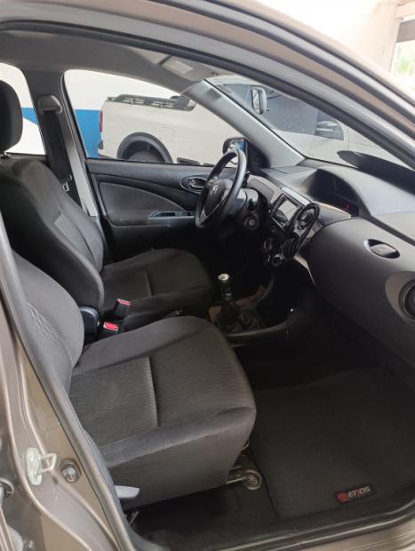TOYOTA Etios Hatch 1.3 16V 4P FLEX X, Foto 4
