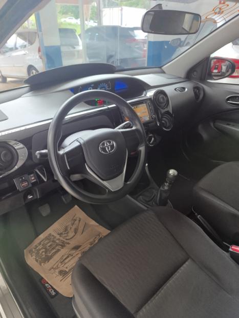 TOYOTA Etios Hatch 1.3 16V 4P FLEX X, Foto 6