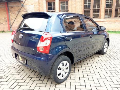 TOYOTA Etios Hatch 1.3 16V 4P FLEX X, Foto 4