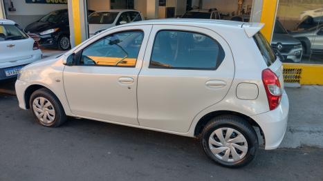 TOYOTA Etios Hatch 1.3 16V 4P FLEX X, Foto 2