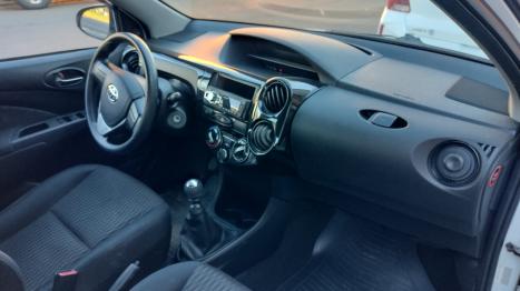 TOYOTA Etios Hatch 1.3 16V 4P FLEX X, Foto 4