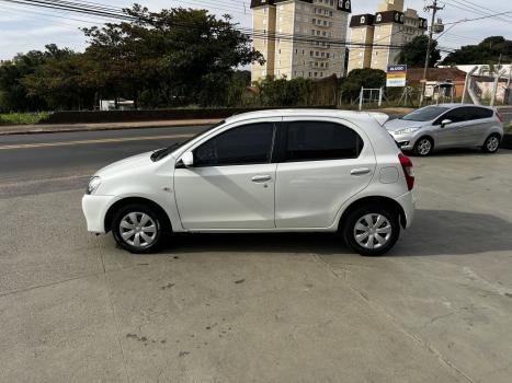 TOYOTA Etios Hatch 1.3 16V 4P FLEX X, Foto 4