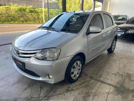 TOYOTA Etios Hatch 1.3 16V 4P FLEX XS, Foto 2