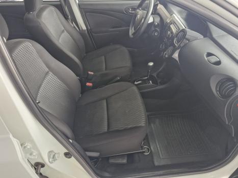 TOYOTA Etios Hatch 1.3 16V 4P FLEX X AUTOMTICO, Foto 8