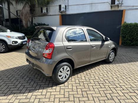 TOYOTA Etios Hatch 1.3 16V 4P FLEX X, Foto 5