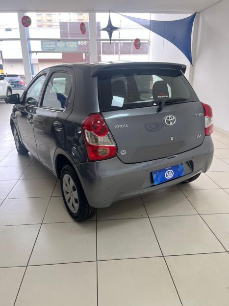 TOYOTA Etios Hatch 1.3 16V 4P FLEX X, Foto 6