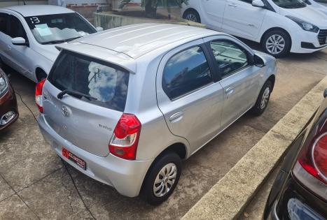 TOYOTA Etios Hatch 1.3 16V 4P FLEX X, Foto 3