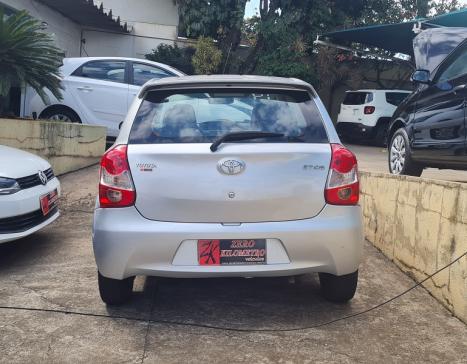 TOYOTA Etios Hatch 1.3 16V 4P FLEX X, Foto 5