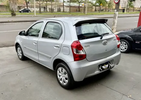 TOYOTA Etios Hatch 1.3 16V 4P FLEX X, Foto 2