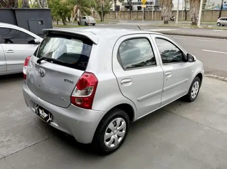 TOYOTA Etios Hatch 1.3 16V 4P FLEX X, Foto 6