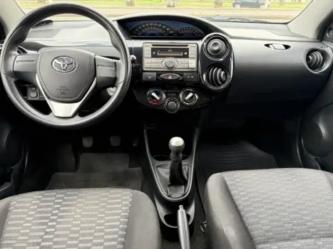 TOYOTA Etios Hatch 1.3 16V 4P FLEX X, Foto 8