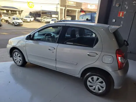 TOYOTA Etios Hatch 1.5 16V 4P FLEX XS AUTOMTICO, Foto 3