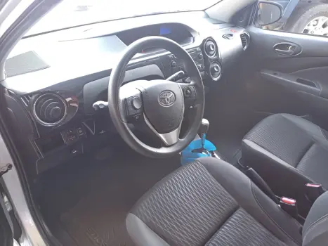 TOYOTA Etios Hatch 1.5 16V 4P FLEX XS AUTOMTICO, Foto 5