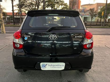 TOYOTA Etios Hatch 1.3 16V 4P FLEX X AUTOMTICO, Foto 5