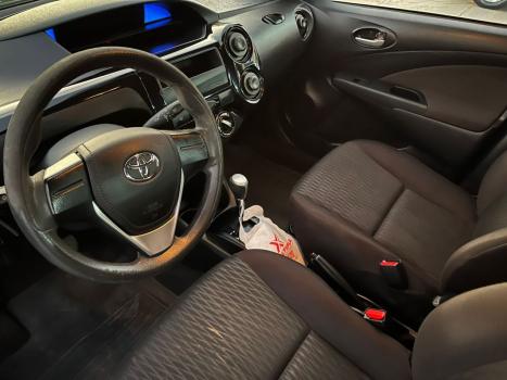 TOYOTA Etios Hatch 1.3 16V 4P FLEX X AUTOMTICO, Foto 12