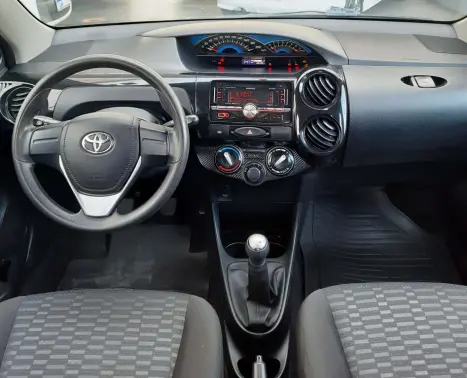TOYOTA Etios Hatch 1.3 16V 4P FLEX X, Foto 8