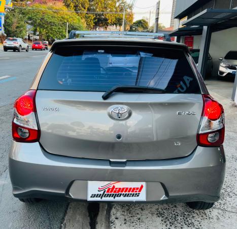 TOYOTA Etios Hatch 1.3 16V 4P FLEX X AUTOMTICO, Foto 6