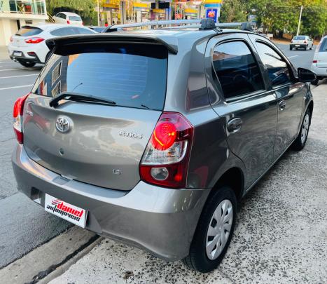 TOYOTA Etios Hatch 1.3 16V 4P FLEX X AUTOMTICO, Foto 5