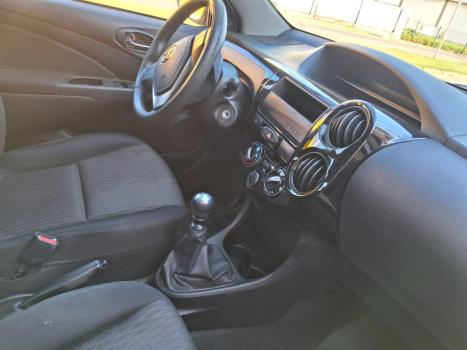 TOYOTA Etios Hatch 1.3 16V 4P FLEX X, Foto 5