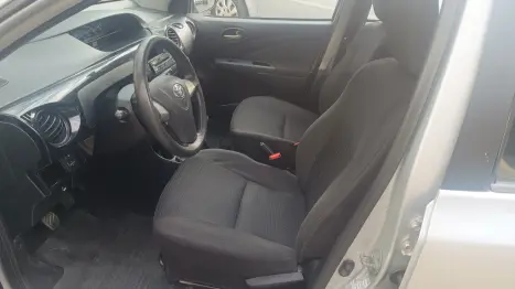 TOYOTA Etios Hatch 1.3 16V 4P FLEX X, Foto 7