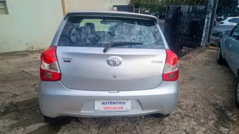 TOYOTA Etios Hatch 1.3 16V 4P FLEX X, Foto 6