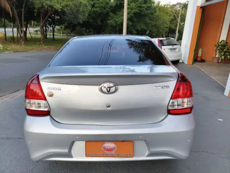 TOYOTA Etios Sedan 1.5 16V 4P FLEX PLATINUM AUTOMTICO, Foto 4