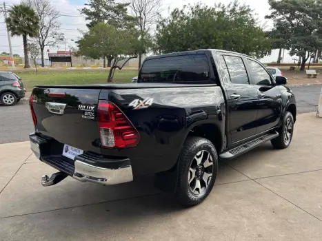 TOYOTA Hilux Caminhonete 2.8 16V SRX 50 ANOS 4X4 TURBO DIESEL CABINE DUPLA AUTOMTICO, Foto 4